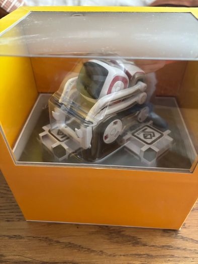 Cozmo robot