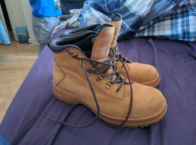 Nike air boots
