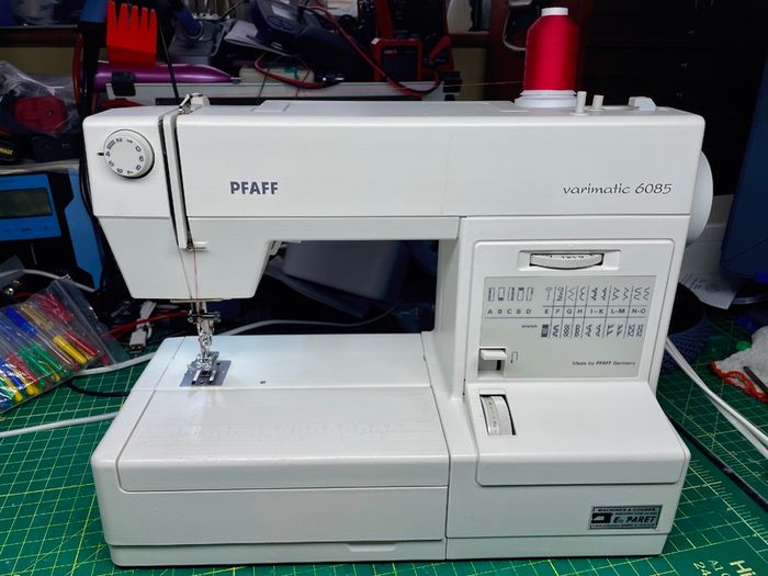 PFAFF Varimatic 6085 Sewing Machine - Just Serviced - Like New!