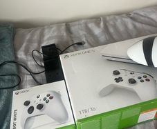 Xbox One S 1tb w/ box mint