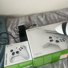 Xbox One S 1tb w/ box mint
