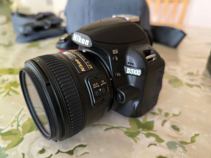Nikon D3100 + Nikon 50mm f/1.8G AF-S Nikkor