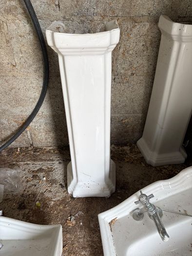 Bathroom/ Kitchen Sink