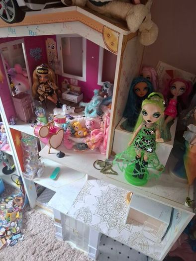 Rainbow High Doll House