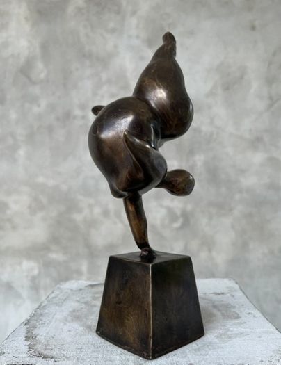 Balancing Lady (30cm) - Bronze