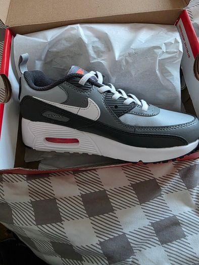 Nike kids UK Size 2/ EU 34 Easy On Runners