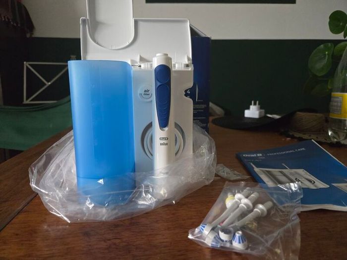 Oral-B oxyjet water flosser