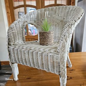 Wicker kids white chair