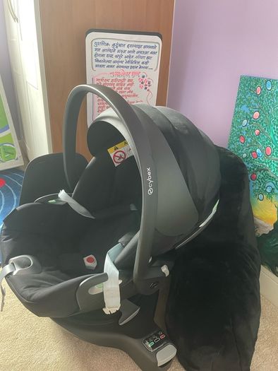 Cybex Infant car seat with 360 Iso fix