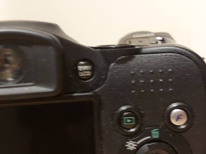 Fujifilm FinePix S5800 Digital Camera, Takes 4 AA Batteries, not powering on, for parts or repair