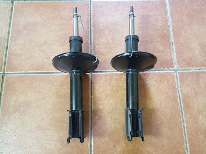 Renault Clio I 1990 - 1998 Front Gas Shock Absorbers