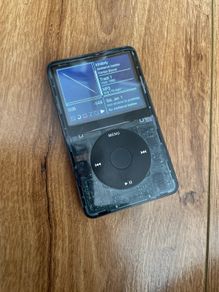 iPod 5 + new faceplate + rockbox + charging cable