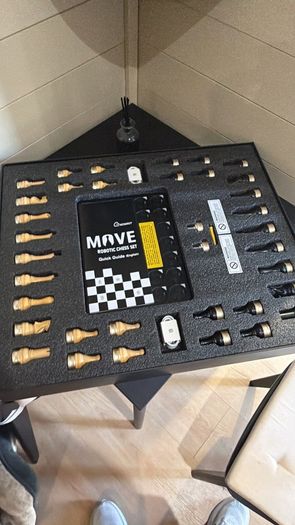 CHESSNUT MOVE Robotic chessboard