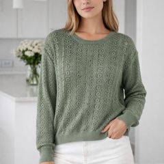 Ladies Top/Jumper: Size 8