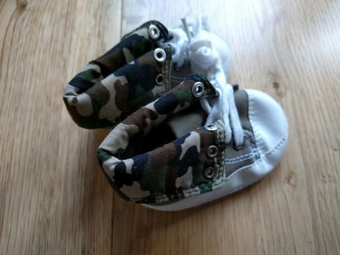 Baby boots (0-3), 4 pairs