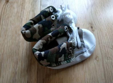 Baby boots (0-3), 4 pairs