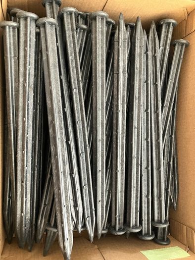 Brand new garden stakes / pegs