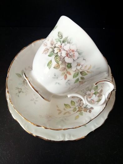 Immaculate Royal Albert Haworth Tea Set