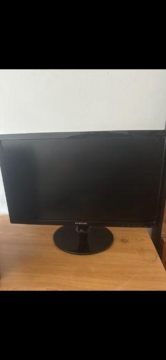 Lenovo ThinkCentre M700 PC i5 + 22" Samsung Monitor + Keyboard