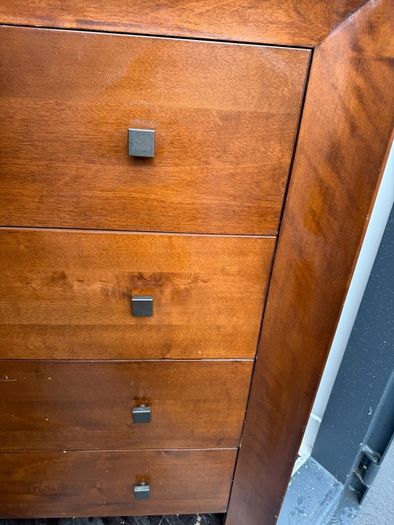 chest of drawers