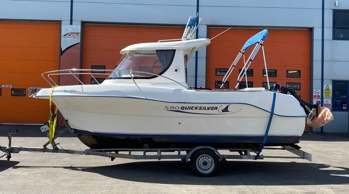 Quicksilver Pilothouse 580 boat