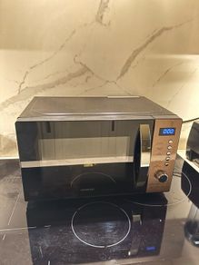 Kenwood Microwave (like new)