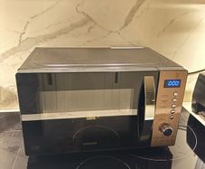 Kenwood Microwave (like new)