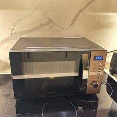 Kenwood Microwave (like new)
