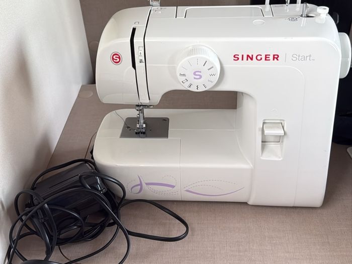 singer sewing machine like new.