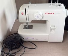 singer sewing machine like new.