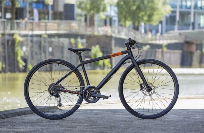 Men's Hybrid Bicycle large - as new 1 year old - rarely used...600 euro new.