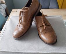 Formal shoes, Broque style, size 6.