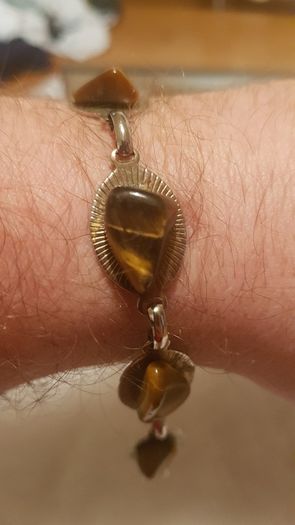 tiger eye bracelet,,good condition,buyer collects or pays postage, thank you, take as is,see pictures for condition