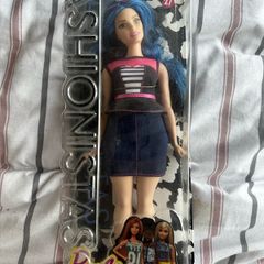 Rare 2015 Curvy Barbie doll #27