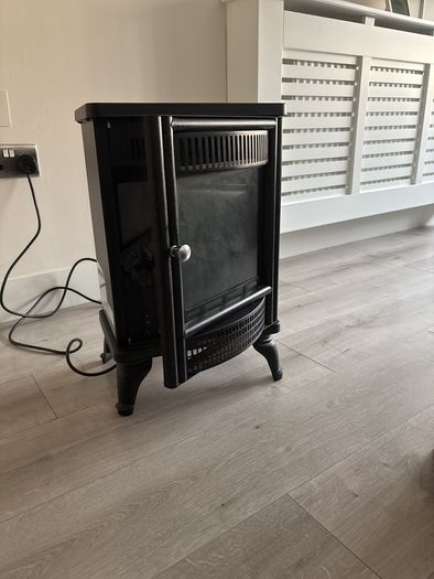 B&Q Traditional Electric Stove Heater - 2kW Log Effect - DBL05A-MS6N - Fully Working