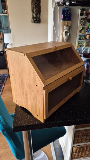 Bread bin