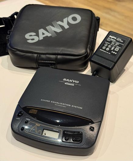 Sanyo CDP-45A Portable Compact Disc Player Bundle