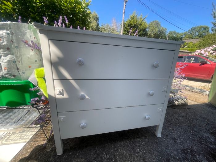 Chest of drawers