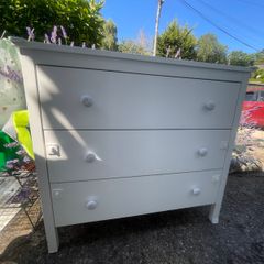 Chest of drawers
