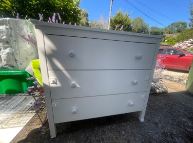 Chest of drawers