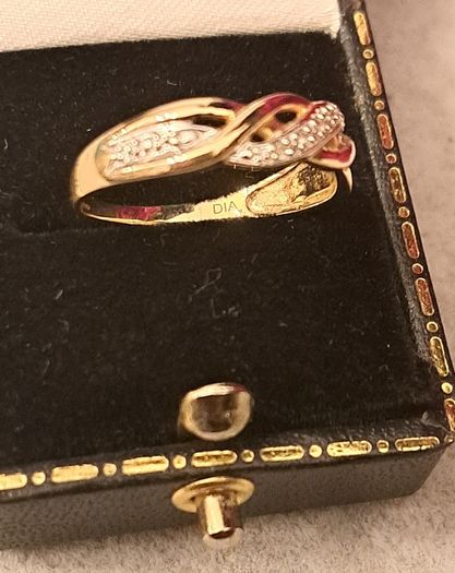 9ct diamond gold ring size O
