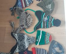 Boys hats x 10 and gloves (7 pairs) - Approx 1 - 8 years