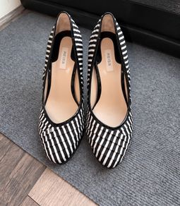 Reiss black white Size 38 UK 5 striped satin court heels