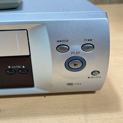Daewoo ST220P VHS VCR Video Cassette Recorder Player + Remote - Tested Working