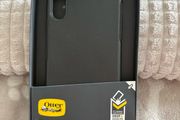 iPhone XR otter box phone case