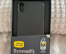 iPhone XR otter box phone case