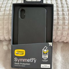iPhone XR otter box phone case