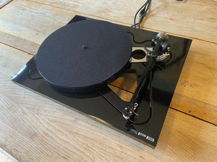 Rega RP8 Planar 8 Turntable with RB808 Tonearm and TTPSU Speed Control Power Supply Unit
