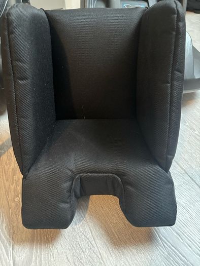 Uppababy Mesa isize Car seat plus base and rain cover