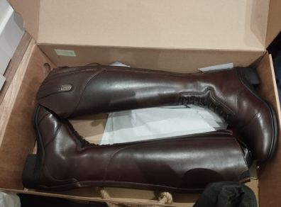 Riding boots